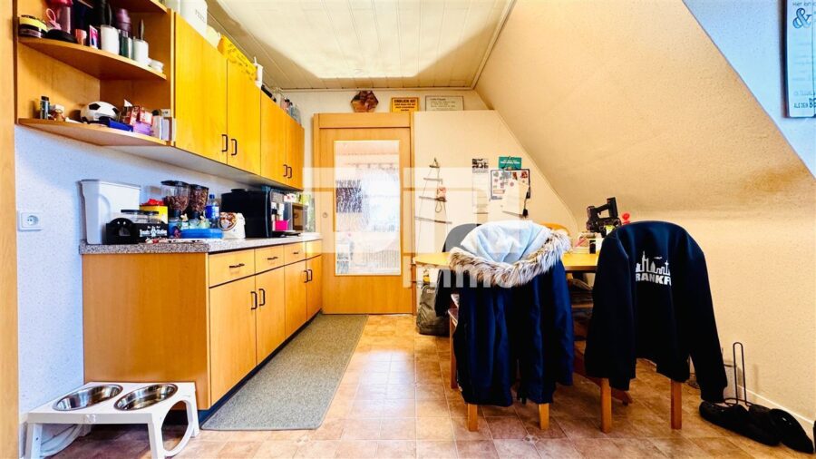 (Reserviert)!!!Umfassend saniertes Ein-/Zweifamilienhaus + Carport, PV-Anlage, Speicher, Wallbox - OG / DG Wohnküche / EBK